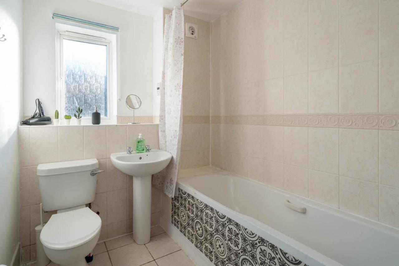 2 Bedroom Flat Near London Excel Exterior photo
